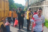 Pemerintah Kecamatan Curug bersama Polsek Curug dan DLHK Kabupaten Tangerang melakukan aksi cepat membersihkan tumpukan sampah yang viral di media sosial di wilayah Curug Wetan.