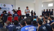 Petugas kesehatan melakukan pemeriksaan kesehatan dan skrining tuberkulosis kepada warga binaan di Lapas Kelas I Tangerang dalam program Cek Kesehatan Gratis selama 28–30 Juli 2026.