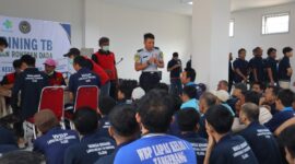 Petugas kesehatan melakukan pemeriksaan kesehatan dan skrining tuberkulosis kepada warga binaan di Lapas Kelas I Tangerang dalam program Cek Kesehatan Gratis selama 28–30 Juli 2026.