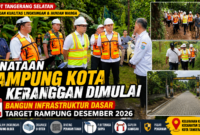 Wakil Wali Kota Tangerang Selatan Pilar Saga Ichsan meninjau lokasi penataan Kampung Kota Keranggan yang menjadi proyek peningkatan kualitas infrastruktur permukiman dengan target selesai Desember 2026.