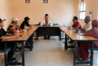 Pengurus RW 17 Kelurahan Bojong Nangka bersama Ketua RT, kader PKK, dan perwakilan warga mengikuti rapat pembentukan Kelompok Wanita Tani (KWT) serta sosialisasi program ketahanan pangan berbasis urban farming di Balai Warga RW 17, Minggu (12/7/2026). Foto: MataRakyat.Online