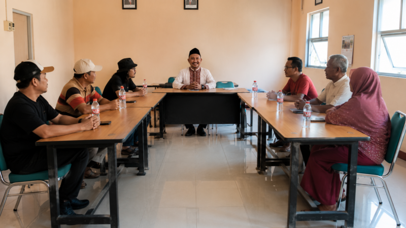 Pengurus RW 17 Kelurahan Bojong Nangka bersama Ketua RT, kader PKK, dan perwakilan warga mengikuti rapat pembentukan Kelompok Wanita Tani (KWT) serta sosialisasi program ketahanan pangan berbasis urban farming di Balai Warga RW 17, Minggu (12/7/2026). Foto: MataRakyat.Online