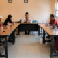 Pengurus RW 17 Kelurahan Bojong Nangka bersama Ketua RT, kader PKK, dan perwakilan warga mengikuti rapat pembentukan Kelompok Wanita Tani (KWT) serta sosialisasi program ketahanan pangan berbasis urban farming di Balai Warga RW 17, Minggu (12/7/2026). Foto: MataRakyat.Online