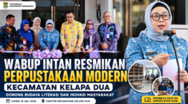 Wakil Bupati Tangerang Intan Nurul Hikmah melakukan pengguntingan pita saat meresmikan Perpustakaan Modern Kecamatan Kelapa Dua, Kamis (16/7/2026). Perpustakaan ini menjadi yang pertama diresmikan dari enam perpustakaan modern yang dibangun Pemerintah Kabupaten Tangerang pada tahun 2026.