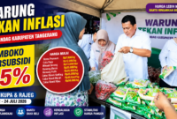 Bupati Tangerang Moch. Maesyal Rasyid meninjau pelaksanaan Warung Tekan Inflasi (Warteksi) yang menyediakan sembako bersubsidi 45 persen bagi masyarakat di Kecamatan Cikupa dan Rajeg.