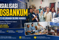 Warga, tokoh masyarakat, pengurus RT/RW, kader PKK dan Majelis Taklim mengikuti sosialisasi Posbankum di Bale Warga RW 13.