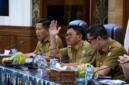 Wali Kota Tangerang H. Sachrudin memimpin rapat evaluasi kewilayahan dan pembangunan, menginstruksikan seluruh perangkat daerah meningkatkan kesiapsiagaan menghadapi musim kemarau serta menyemarakkan peringatan HUT Ke-81 Kemerdekaan RI bersama masyarakat.