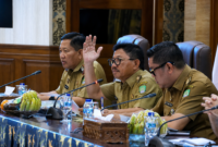 Wali Kota Tangerang H. Sachrudin memimpin rapat evaluasi kewilayahan dan pembangunan, menginstruksikan seluruh perangkat daerah meningkatkan kesiapsiagaan menghadapi musim kemarau serta menyemarakkan peringatan HUT Ke-81 Kemerdekaan RI bersama masyarakat.