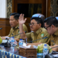 Wali Kota Tangerang H. Sachrudin memimpin rapat evaluasi kewilayahan dan pembangunan, menginstruksikan seluruh perangkat daerah meningkatkan kesiapsiagaan menghadapi musim kemarau serta menyemarakkan peringatan HUT Ke-81 Kemerdekaan RI bersama masyarakat.
