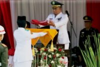 Upacara pengibaran Bendera Merah Putih memperingati HUT ke-81 Kemerdekaan RI di Kecamatan Cipondoh, Kota Tangerang, 17 Agustus 2026.