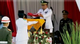 Upacara pengibaran Bendera Merah Putih memperingati HUT ke-81 Kemerdekaan RI di Kecamatan Cipondoh, Kota Tangerang, 17 Agustus 2026.