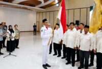Wali Kota Tangerang H. Sachrudin saat mengukuhkan Pengurus IPSM Kota Tangerang periode 2026–2031 sekaligus mengumumkan pemberian perlindungan BPJS Ketenagakerjaan bagi seluruh Pekerja Sosial Masyarakat.