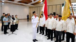 Wali Kota Tangerang H. Sachrudin saat mengukuhkan Pengurus IPSM Kota Tangerang periode 2026–2031 sekaligus mengumumkan pemberian perlindungan BPJS Ketenagakerjaan bagi seluruh Pekerja Sosial Masyarakat.