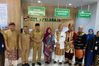 Bupati Tangerang Moch. Maesyal Rasyid didampingi Wakil Bupati Tangerang Intan Nurul Hikmah memimpin apel bersama dalam rangka HUT ke-15 RSUD Balaraja, Selasa (22/9/2026).
