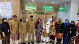 Bupati Tangerang Moch. Maesyal Rasyid didampingi Wakil Bupati Tangerang Intan Nurul Hikmah memimpin apel bersama dalam rangka HUT ke-15 RSUD Balaraja, Selasa (22/9/2026).