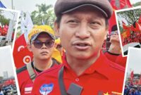 Massa buruh Koalisi Besar Perjuangan Buruh Indonesia menggelar aksi di depan Gedung DPR/MPR RI Jakarta untuk mengawal pembahasan RUU Perlindungan Ketenagakerjaan dan menyampaikan sebelas tuntutan pekerja.