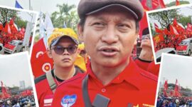 Massa buruh Koalisi Besar Perjuangan Buruh Indonesia menggelar aksi di depan Gedung DPR/MPR RI Jakarta untuk mengawal pembahasan RUU Perlindungan Ketenagakerjaan dan menyampaikan sebelas tuntutan pekerja.