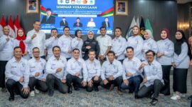 Pengurus DPP Gerakan Muda Pemerhati Desa (GMPD) resmi dikukuhkan dalam rangkaian Seminar Kebangsaan bertema desa, tanah ulayat, dan ketahanan nasional menuju Indonesia Emas 2045 di Jakarta, Sabtu (10/10/2026). (Foto: Dokumentasi DPP GMPD)