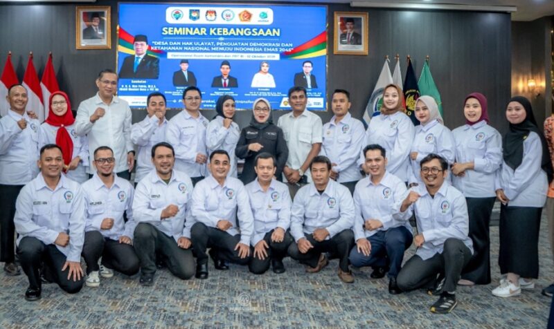 Pengurus DPP Gerakan Muda Pemerhati Desa (GMPD) resmi dikukuhkan dalam rangkaian Seminar Kebangsaan bertema desa, tanah ulayat, dan ketahanan nasional menuju Indonesia Emas 2045 di Jakarta, Sabtu (10/10/2026). (Foto: Dokumentasi DPP GMPD)